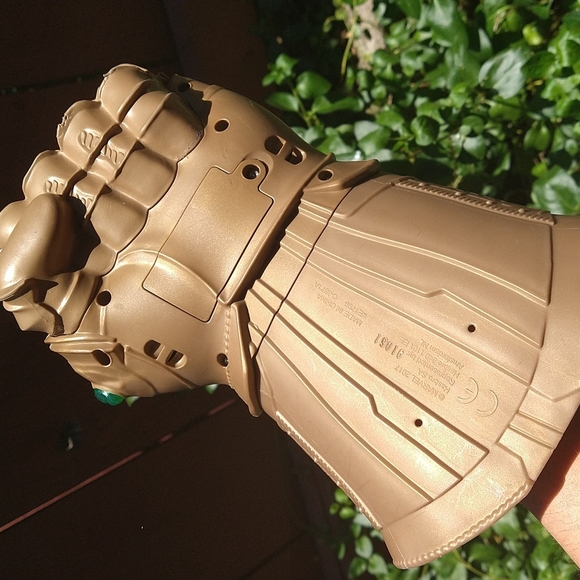 Marvel Infinity War Gauntlet Electronic fist - Picture 3 of 7